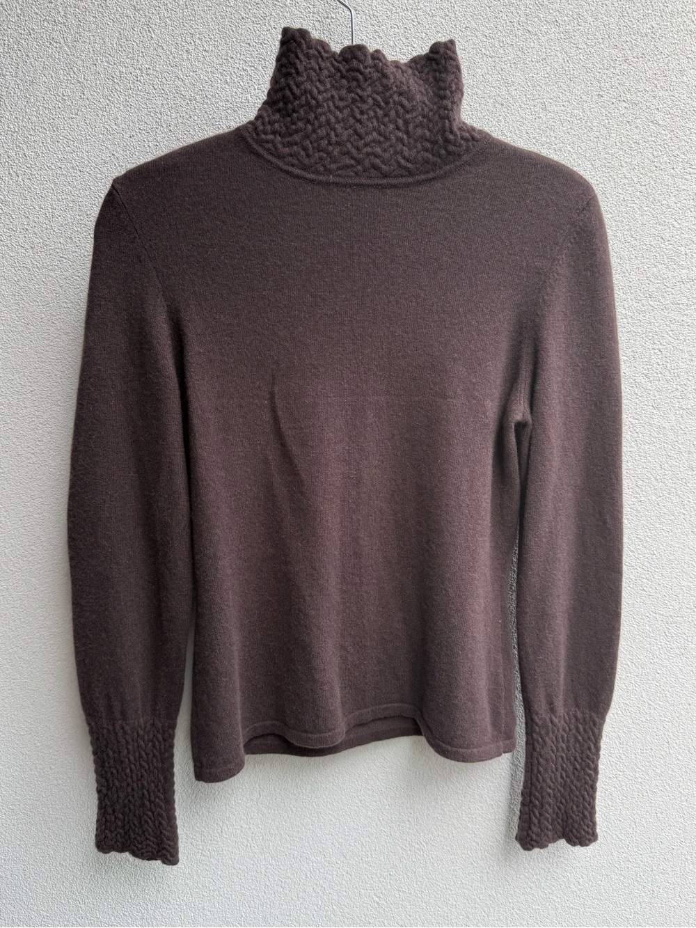 Entier Classiques Turtleneck Knit Cashmere Sweater Medium chocolate brown